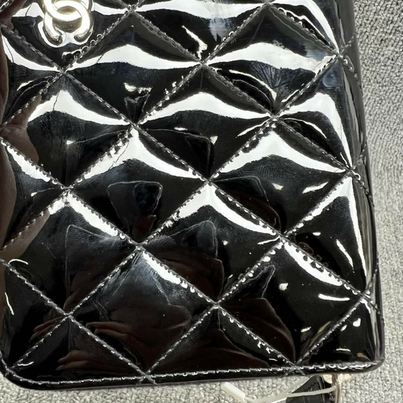 100% Authentic CHANEL Patent Leather Wallet - Picture 6 of 14
